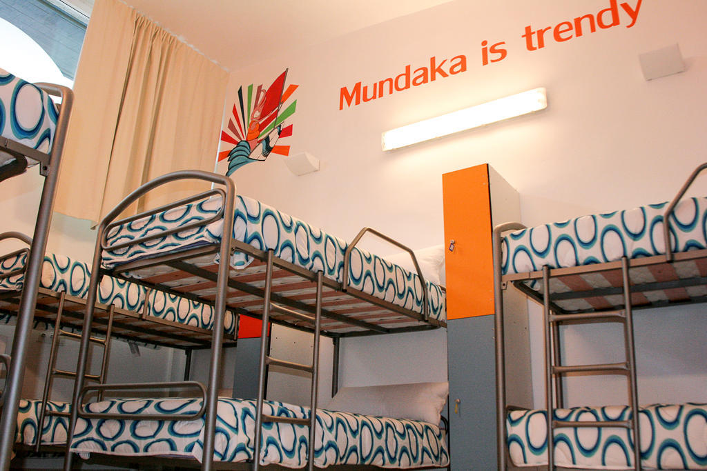 Mundaka Hostel&Sports Cafe Rum bild