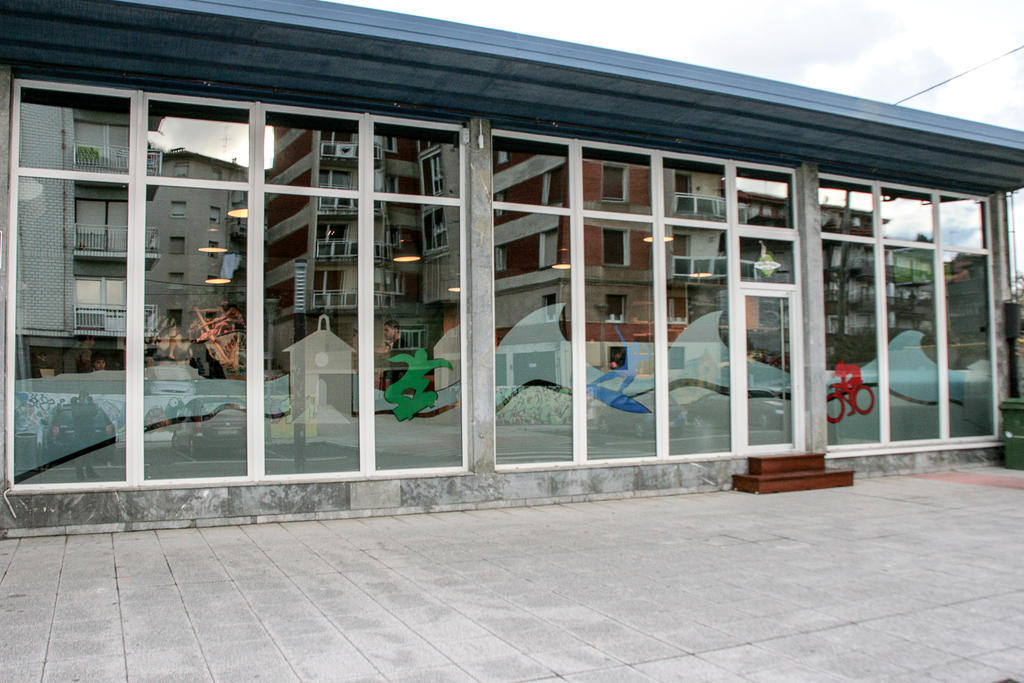 Mundaka Hostel&Sports Cafe Exteriör bild