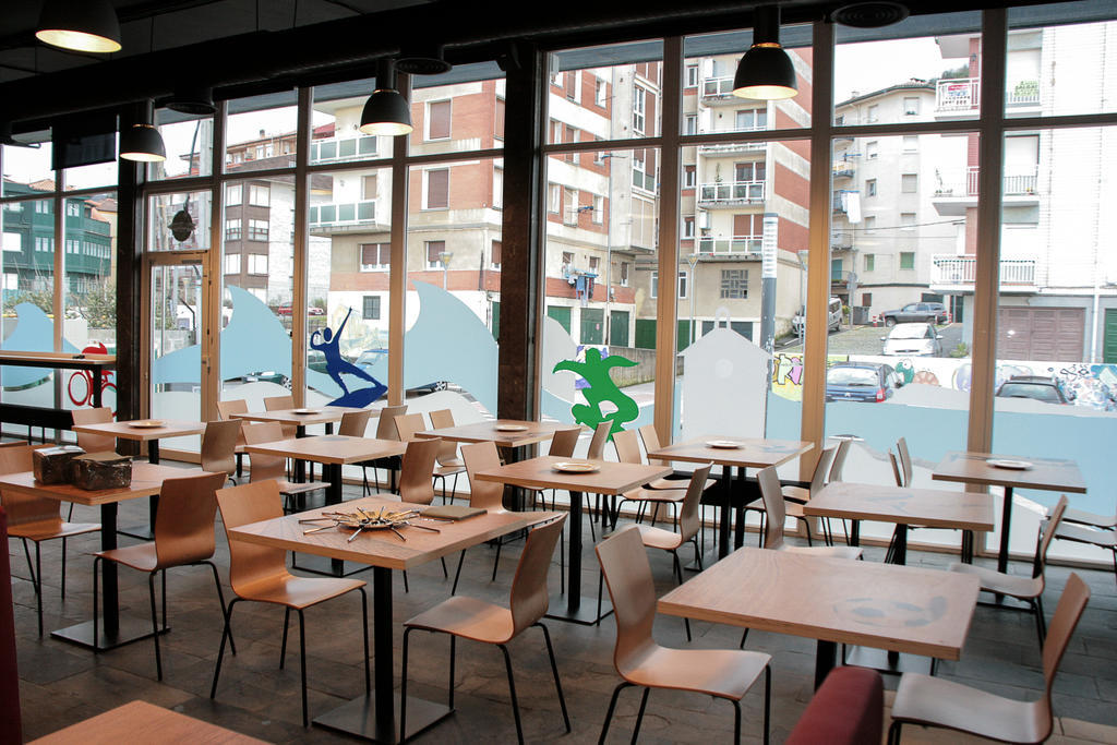 Mundaka Hostel&Sports Cafe Exteriör bild