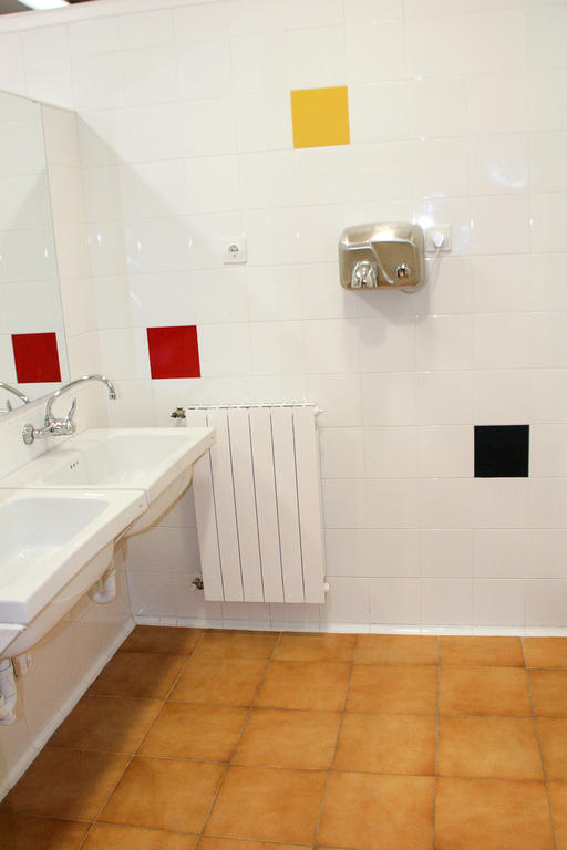 Mundaka Hostel&Sports Cafe Rum bild